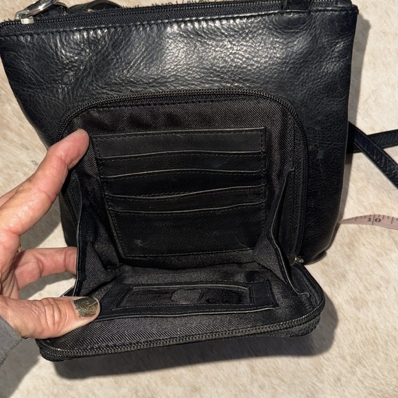 Fossil Black Leather Crossbody Bag
Unisex built in zippered wallet great travel - Picture 8 of 13